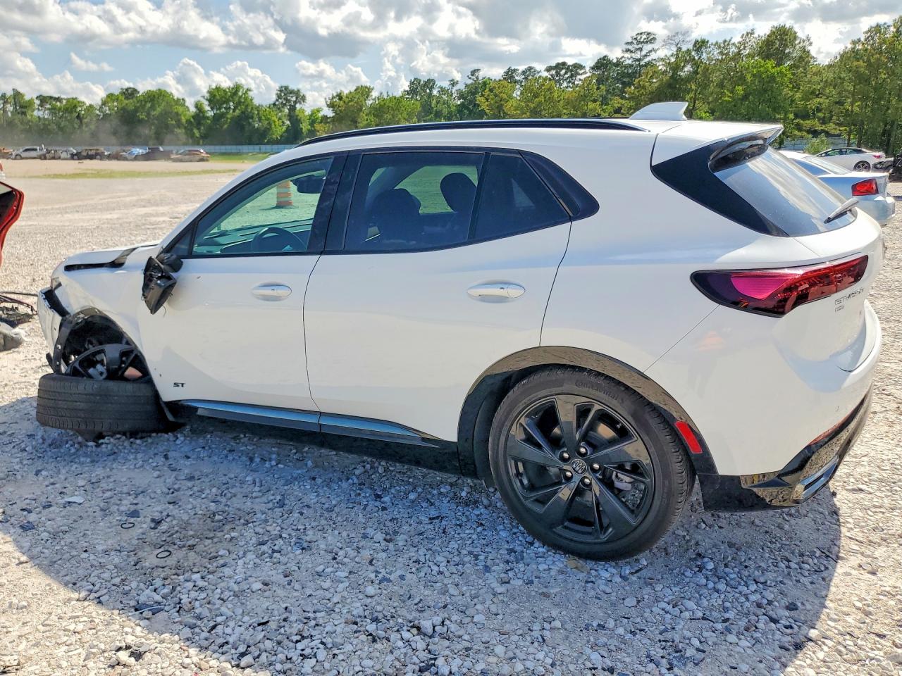 LRBFZPE47RD014115 · 2024 BUICK ENVISION · 2/13