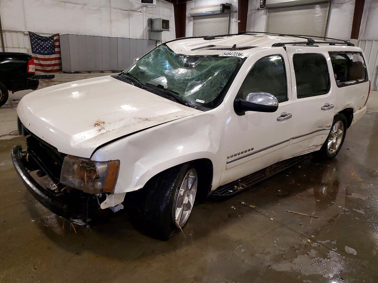 1GNSKKE32BR197082 · 2011 CHEVROLET SUBURBAN