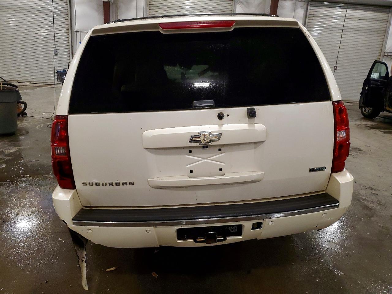 1GNSKKE32BR197082 · 2011 CHEVROLET SUBURBAN · 6/14