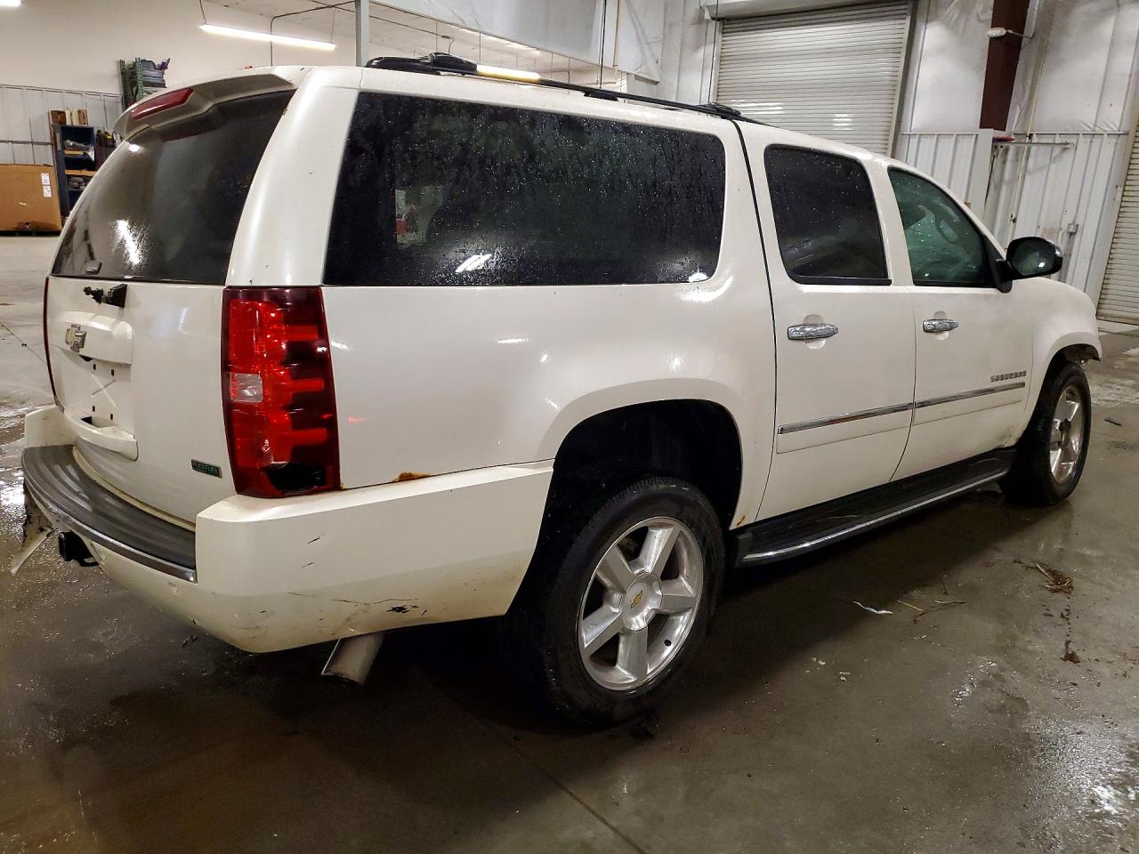 1GNSKKE32BR197082 · 2011 CHEVROLET SUBURBAN · 3/14