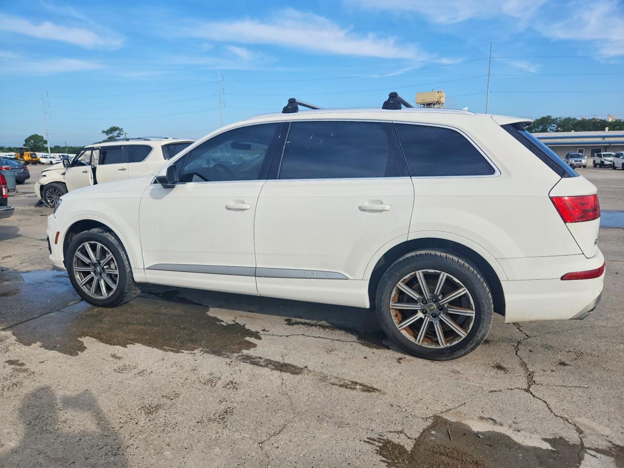 WA1LAAF78HD044461 · 2017 AUDI Q7 · 2/12