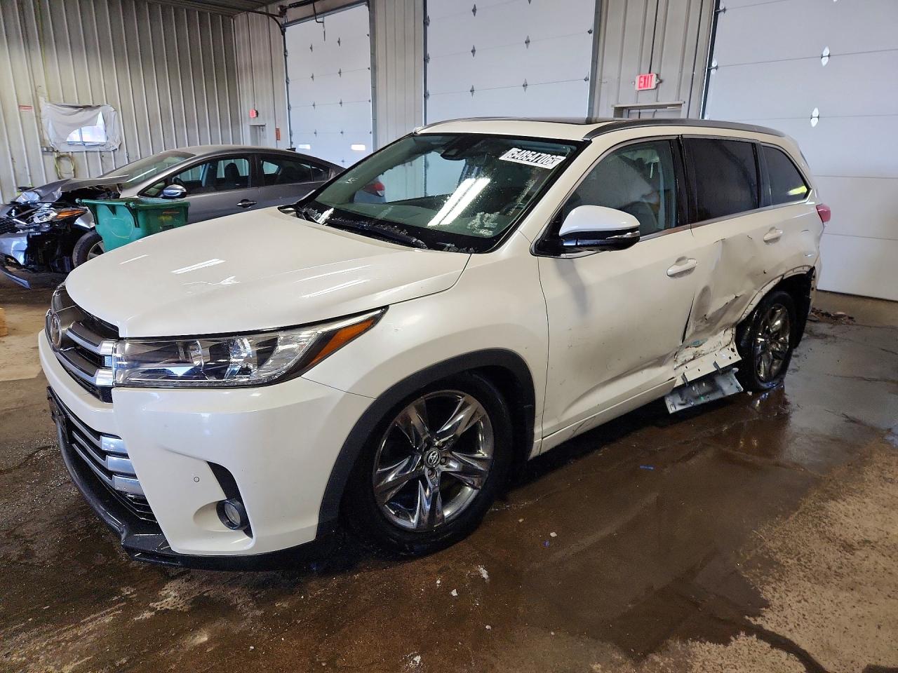5TDDZRFH4HS422743 · 2017 TOYOTA HIGHLANDER