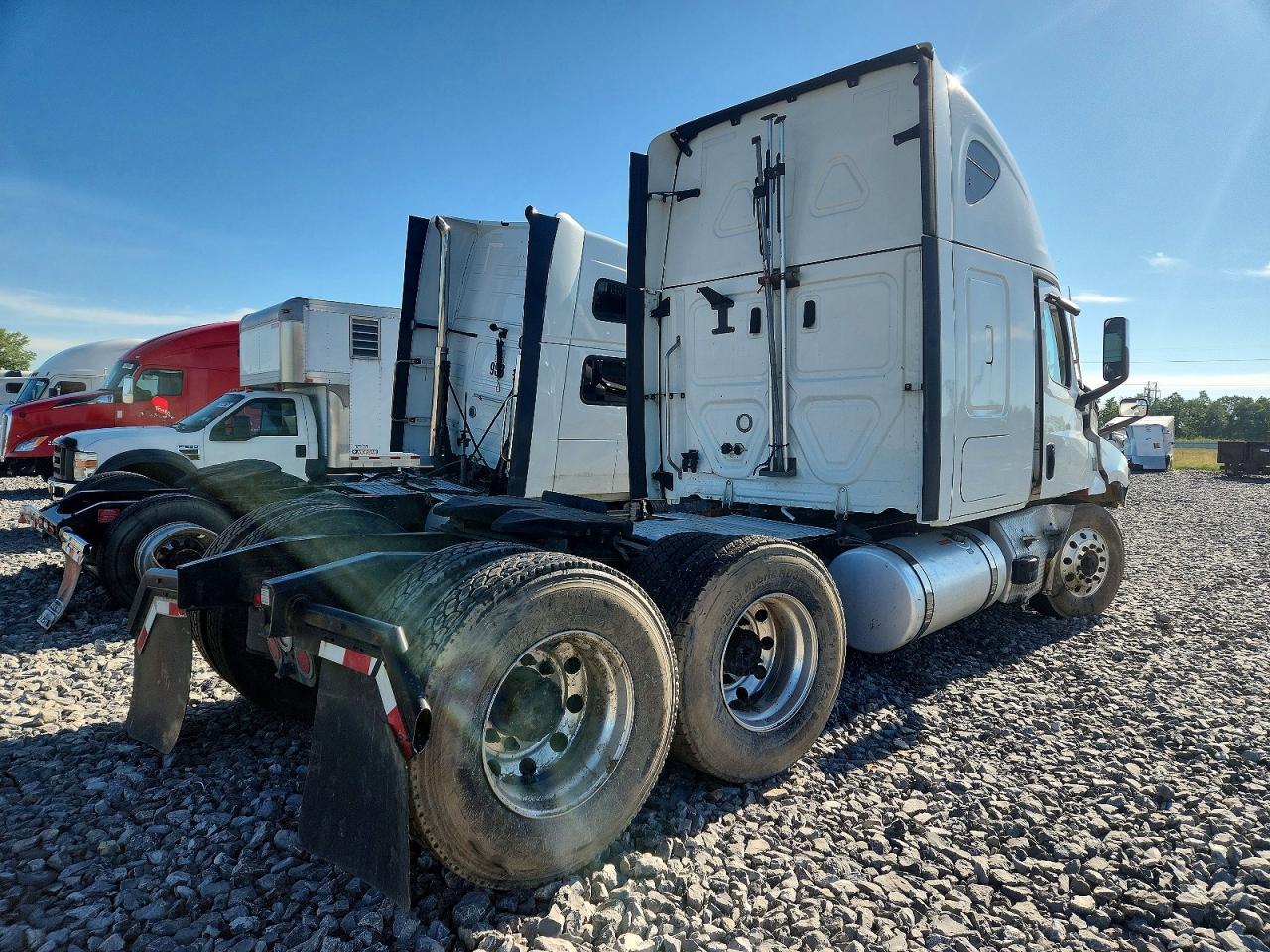 3AKJHHDV4RSUR2221 · 2024 FREIGHTLINER CASCADIA 126 · 4/10