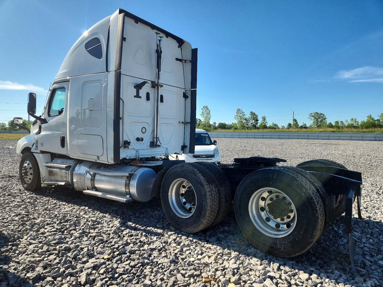 3AKJHHDV4RSUR2221 · 2024 FREIGHTLINER CASCADIA 126 · 3/10