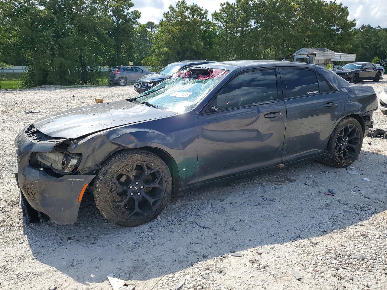2C3CCABG2KH686520 · 2019 CHRYSLER 300