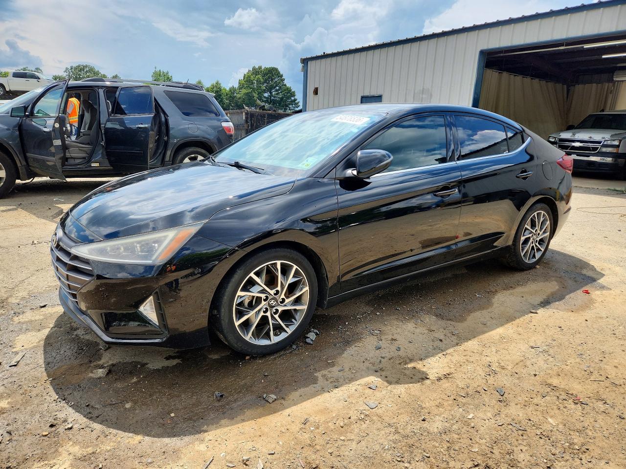 5NPD84LF1KH427324 · 2019 HYUNDAI ELANTRA