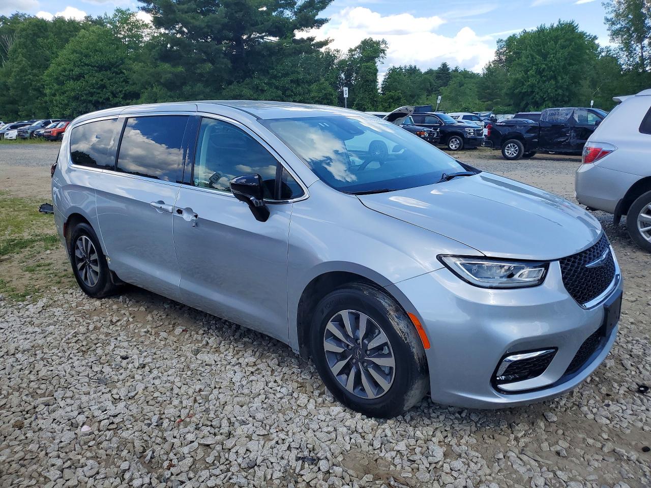 2C4RC1S77RR126910 · 2024 CHRYSLER PACIFICA · 4/13