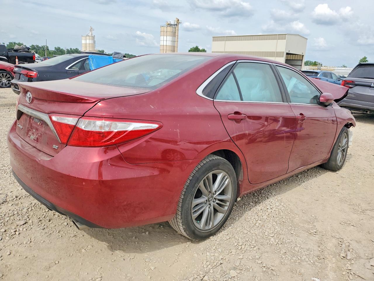 4T1BF1FK2FU933479 · 2015 TOYOTA CAMRY
