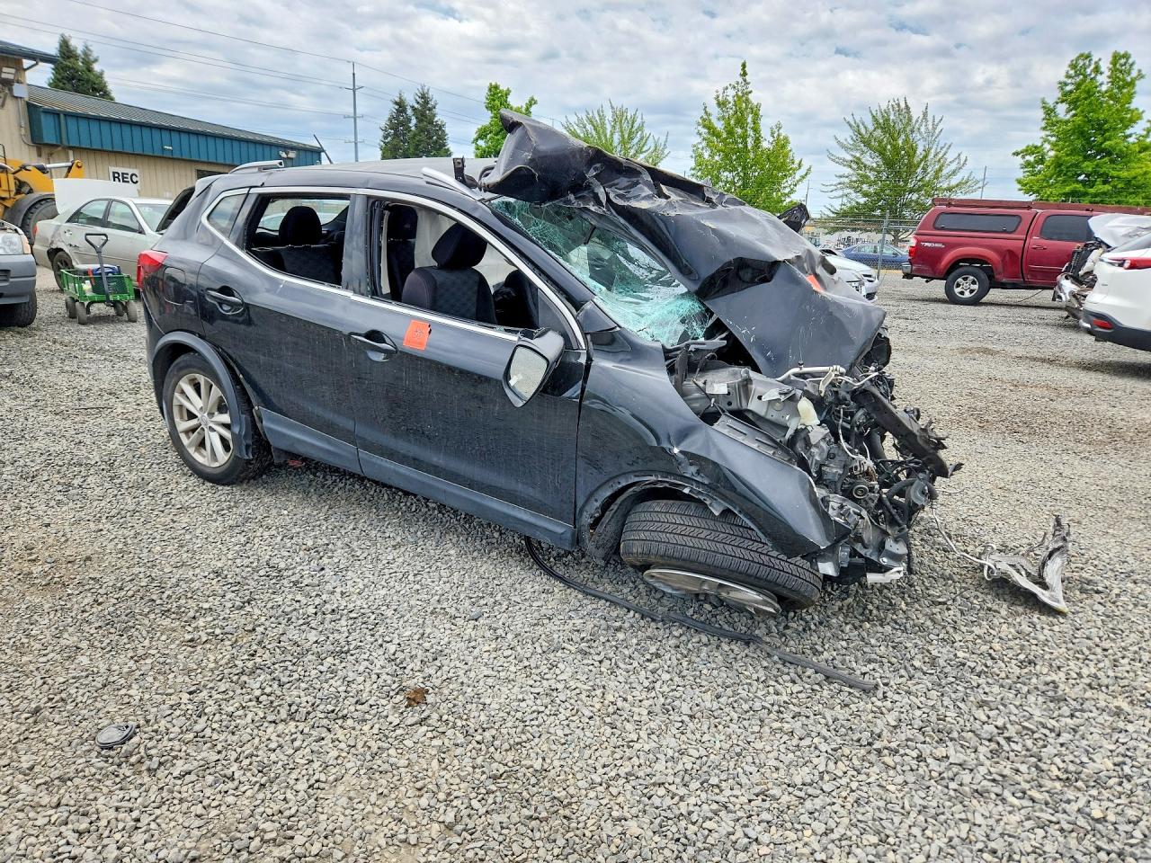 JN1BJ1CP1JW188307 · 2018 NISSAN ROGUE SPORT · 4/13