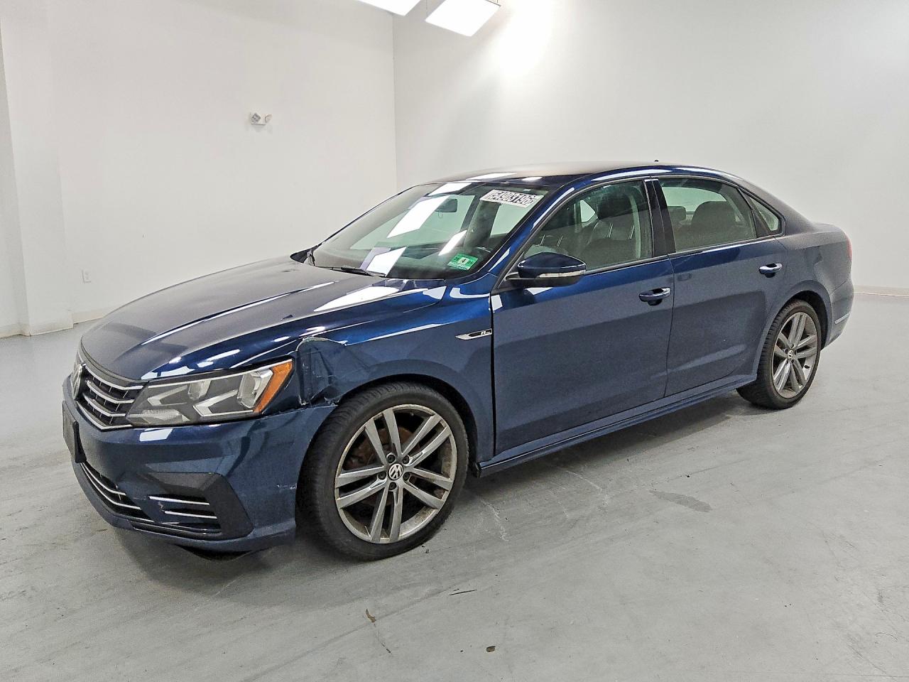 1VWAA7A33JC010327 · 2018 VOLKSWAGEN PASSAT