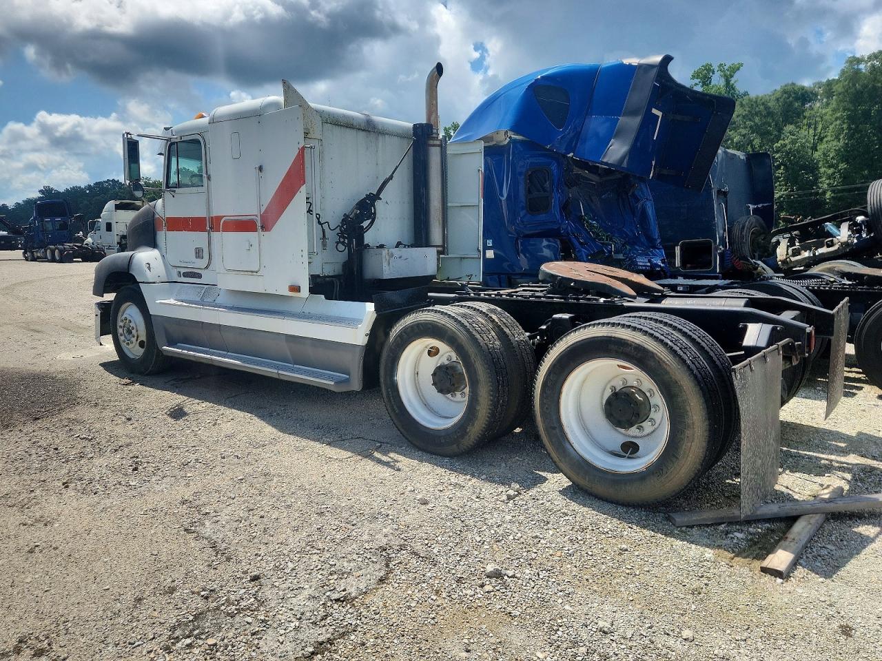 1FUY3ECB5SP671039 · 1995 FREIGHTLINER CONVENTIONAL · 3/10