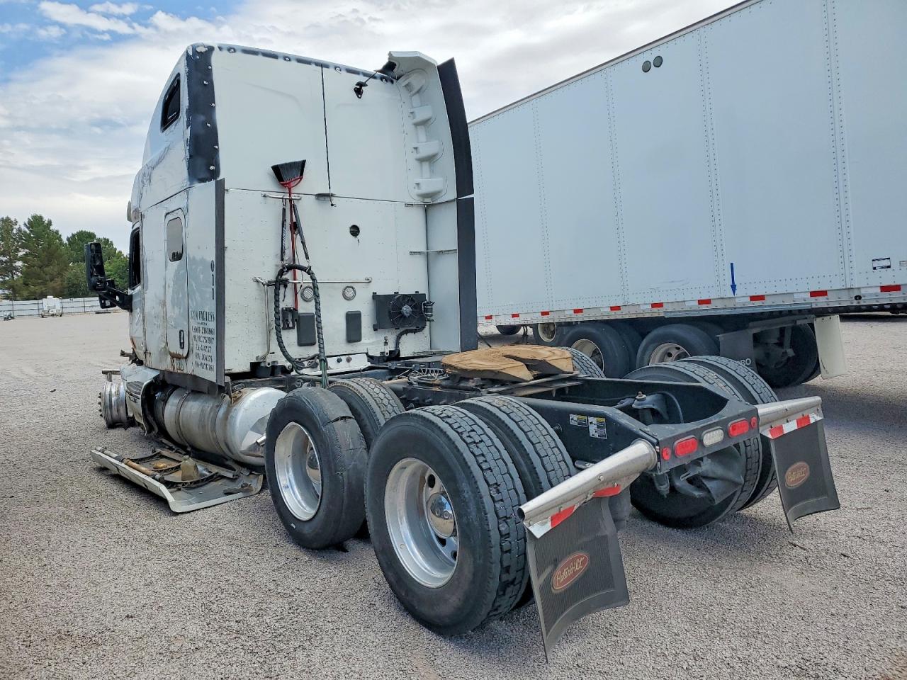 1XPBD49X3MD747061 · 2021 PETERBILT 579 · 3/10