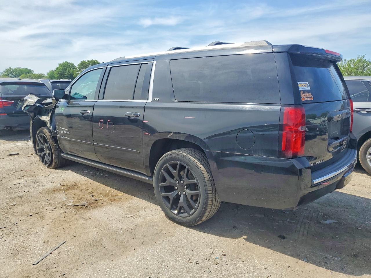 1GNSKJKCXGR211123 · 2016 CHEVROLET SUBURBAN · 2/13