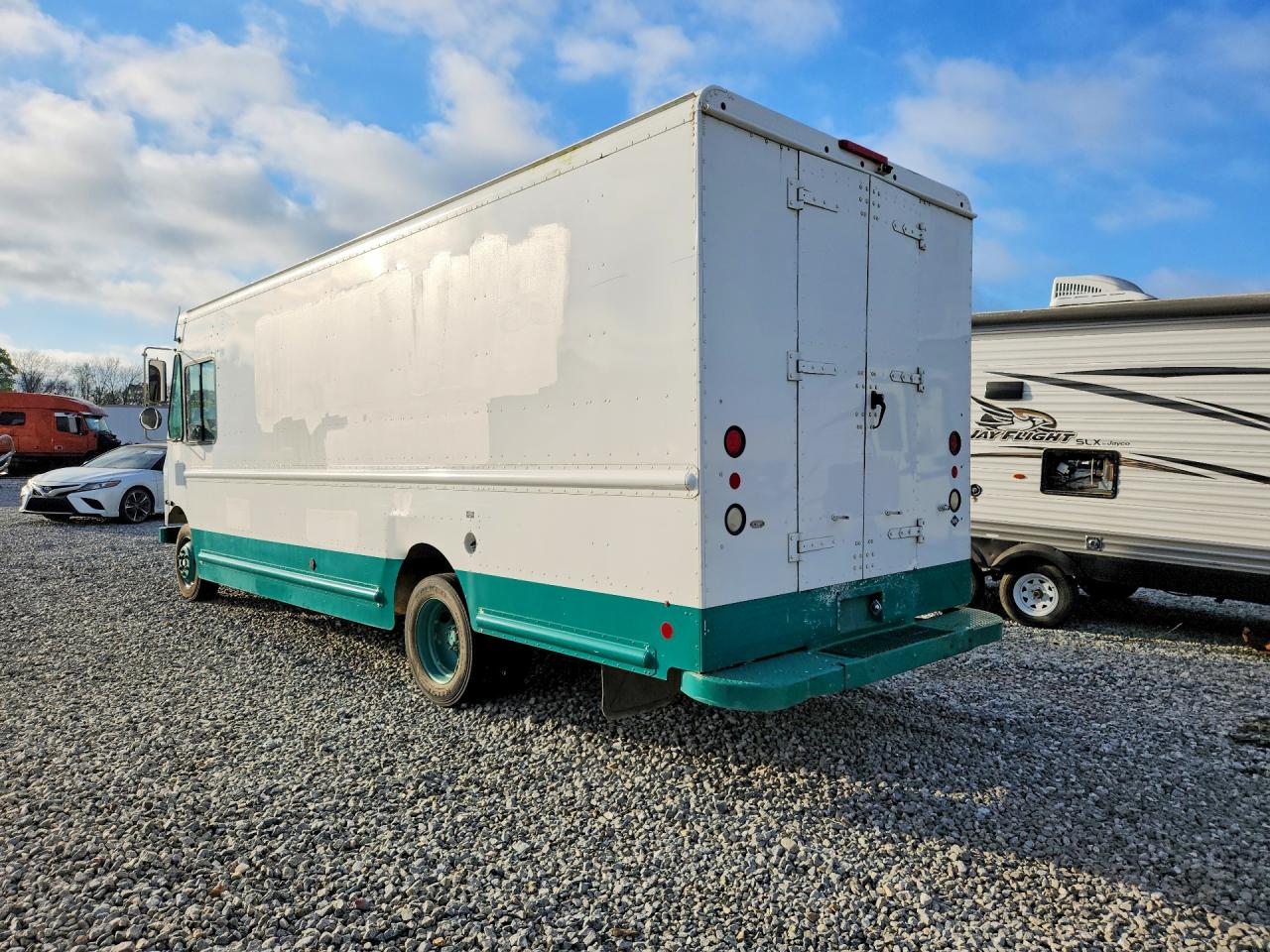4UZAC2DV4FCGP3280 · 2015 FREIGHTLINER MT45 · 2/13