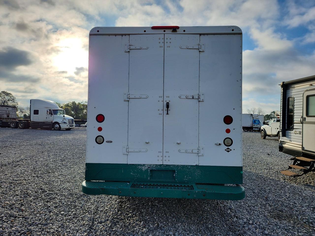 4UZAC2DV4FCGP3280 · 2015 FREIGHTLINER MT45 · 6/13