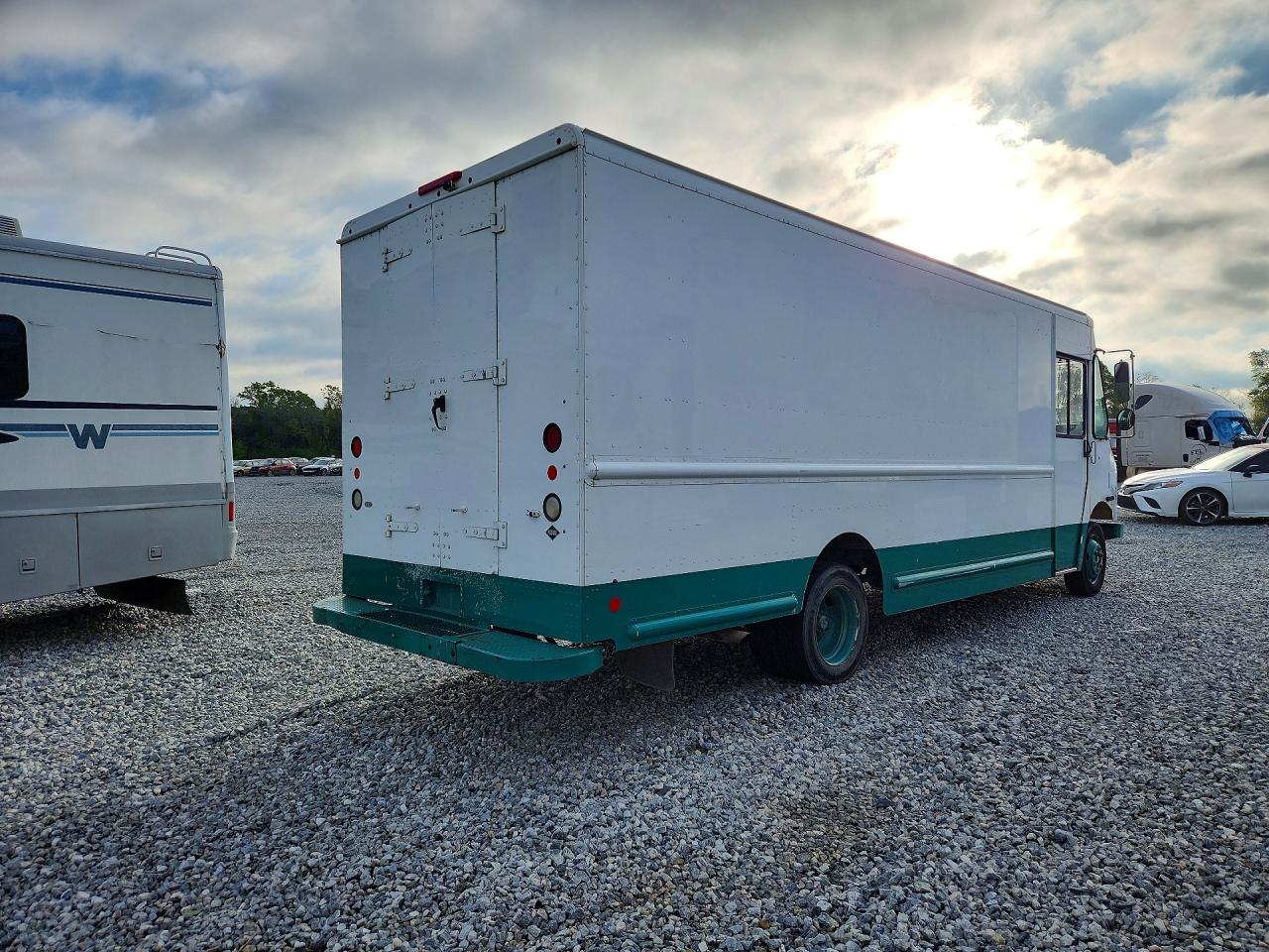 4UZAC2DV4FCGP3280 · 2015 FREIGHTLINER MT45 · 3/13