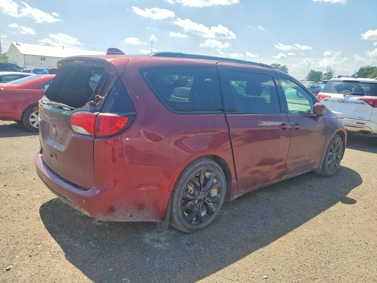 2C4RC1BG2JR236431 · 2018 CHRYSLER PACIFICA · 3/13