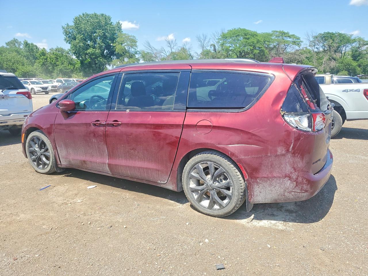 2C4RC1BG2JR236431 · 2018 CHRYSLER PACIFICA · 2/13