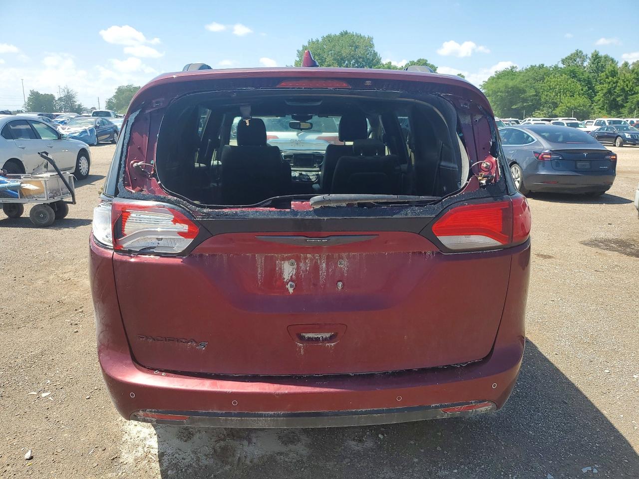 2C4RC1BG2JR236431 · 2018 CHRYSLER PACIFICA · 6/13