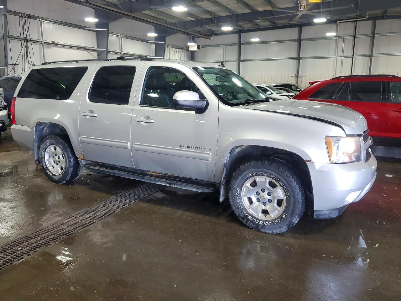 1GNSKJE38BR332513 · 2011 CHEVROLET SUBURBAN · 4/13