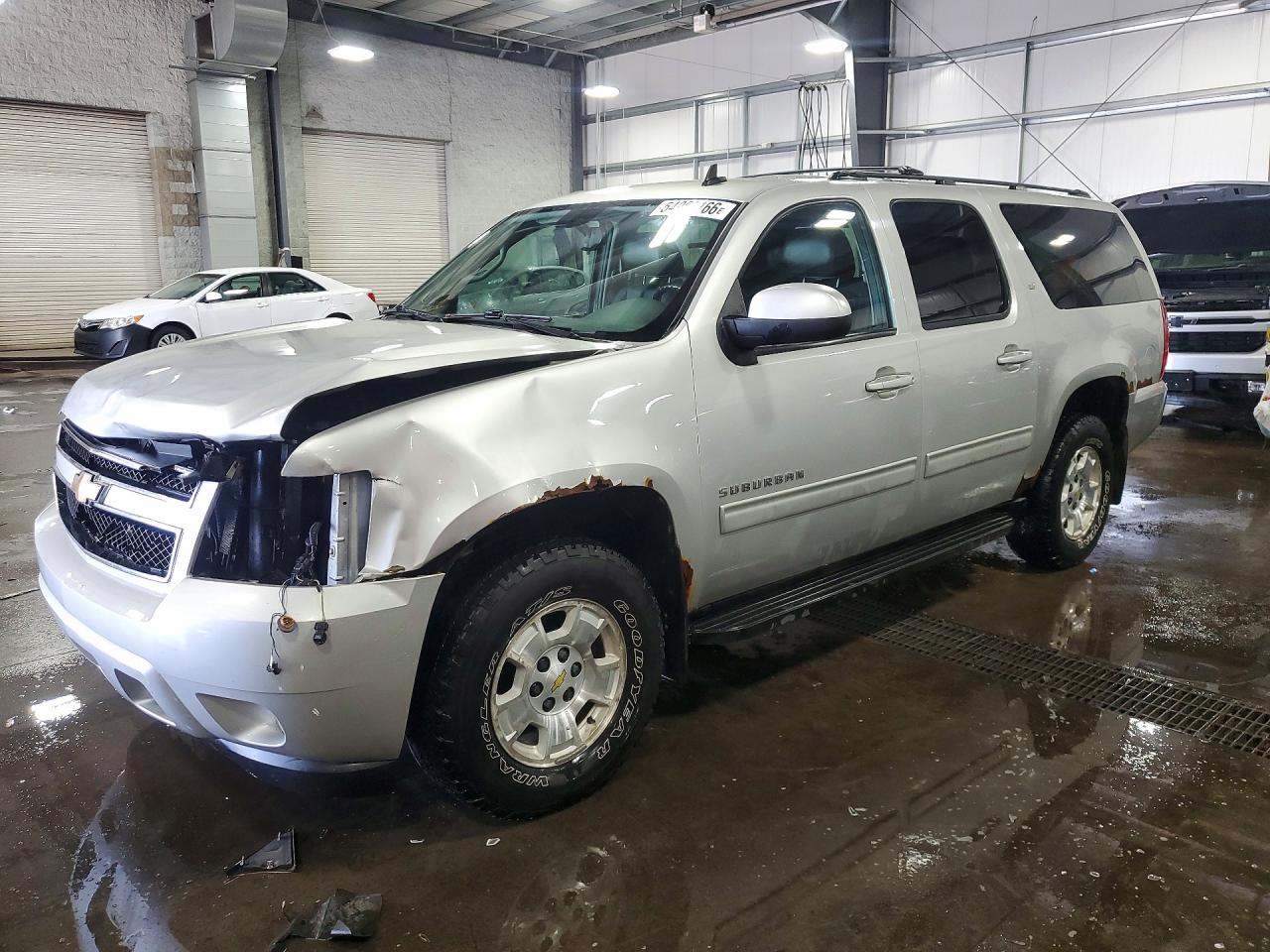 1GNSKJE38BR332513 · 2011 CHEVROLET SUBURBAN