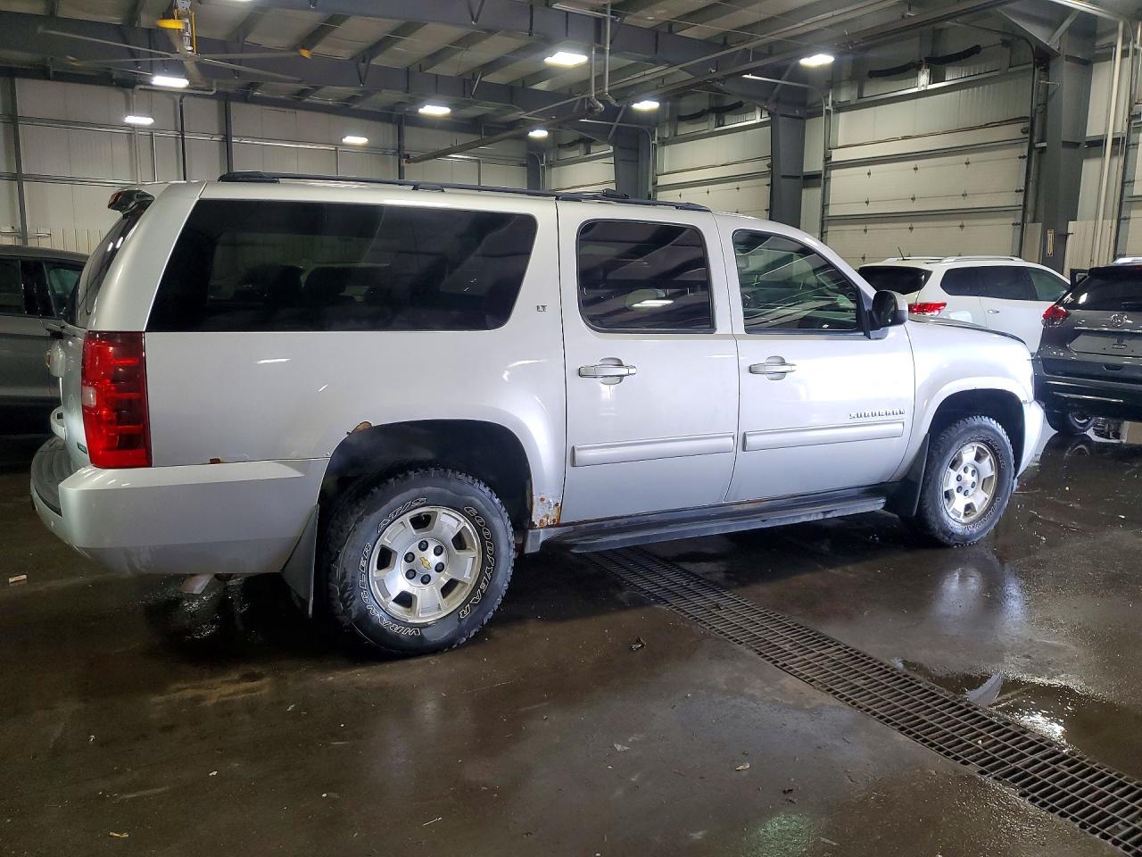 1GNSKJE38BR332513 · 2011 CHEVROLET SUBURBAN · 3/13