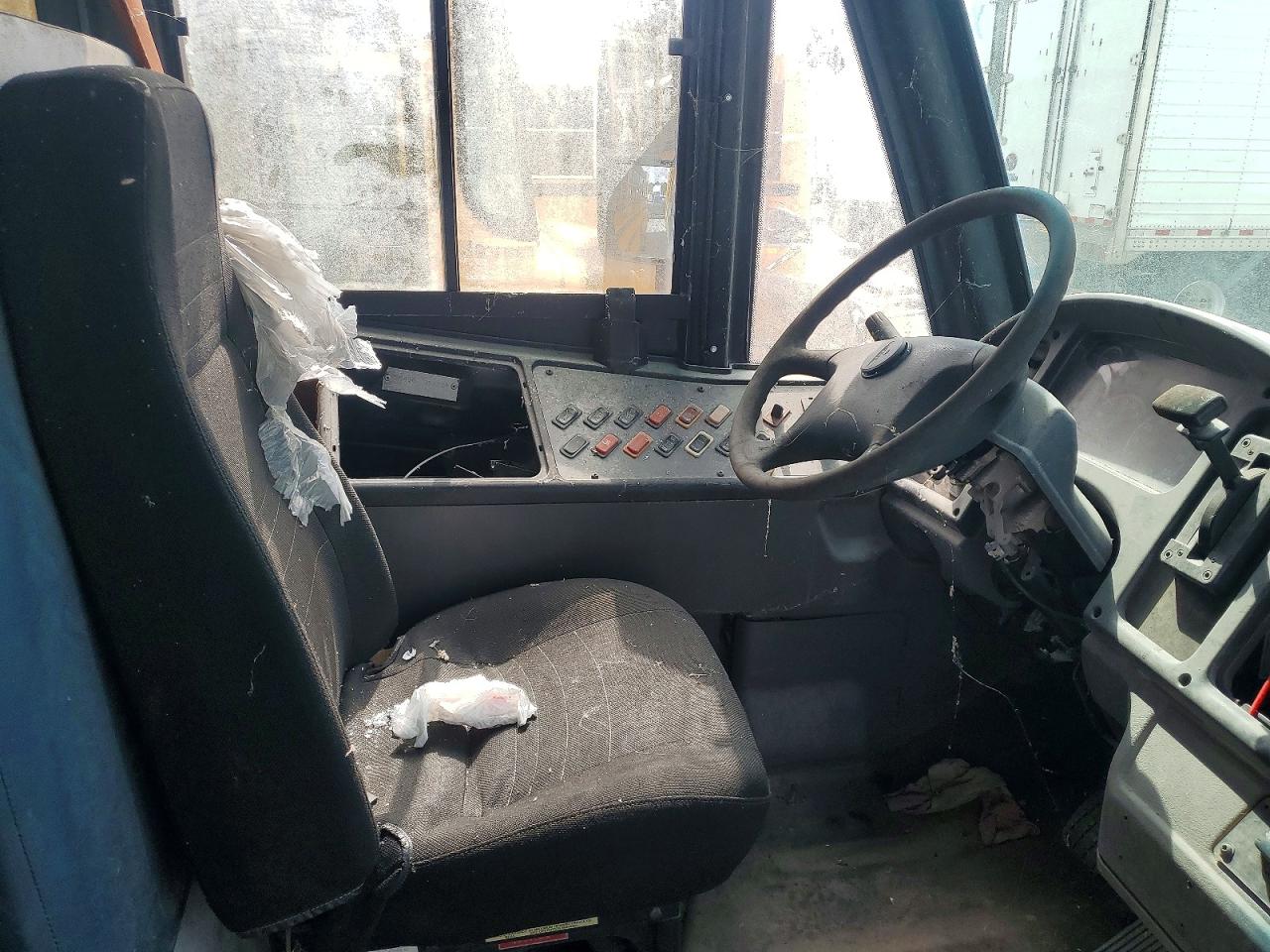 4UZABRDT9ACAN9604 · 2010 THOMABUSES BUS · 5/10