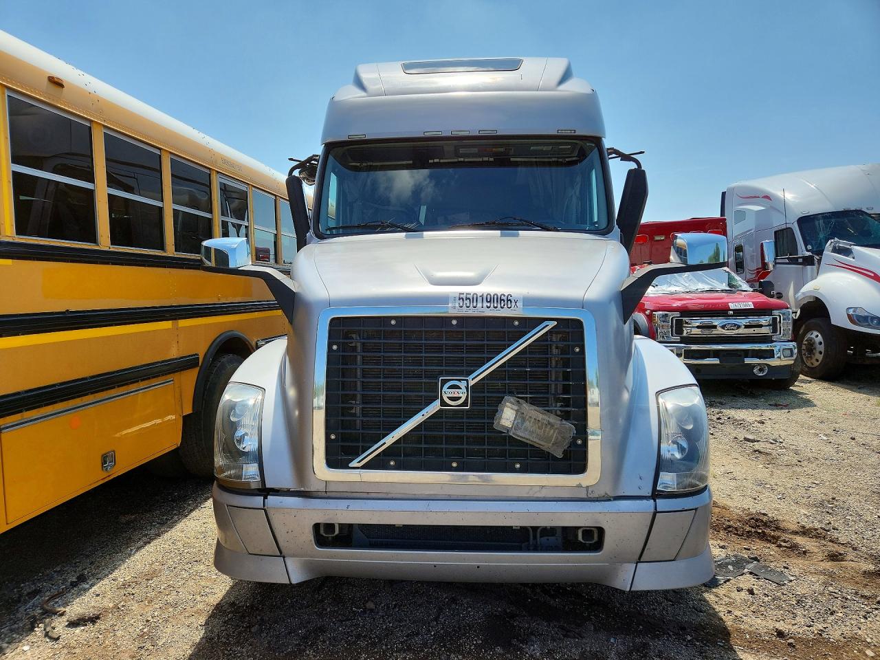 4V4NC9EH7CN531675 · 2012 VOLVO VN VNL · 5/12