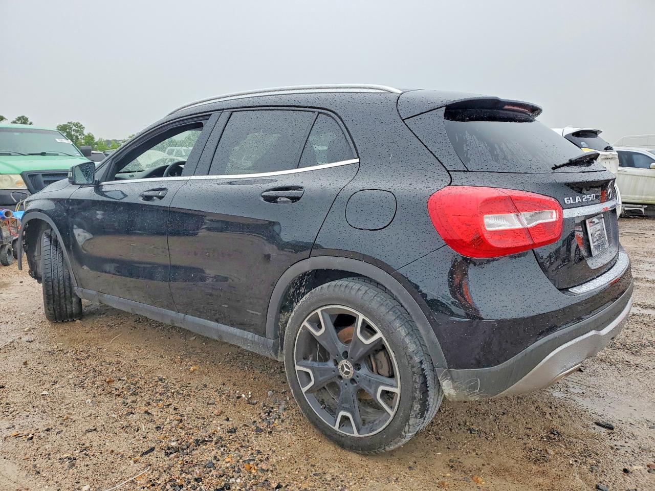 WDCTG4EB0KU000693 · 2019 MERCEDES-BENZ GLA · 2/12