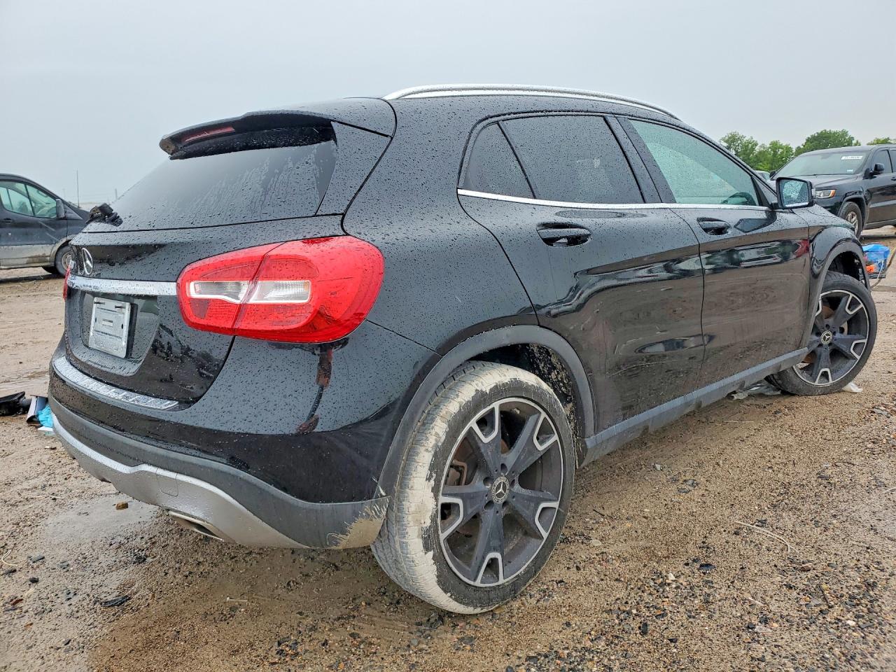 WDCTG4EB0KU000693 · 2019 MERCEDES-BENZ GLA · 3/12