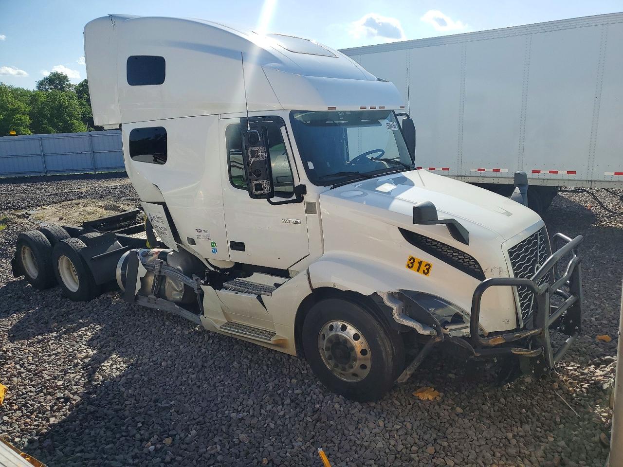 2022 VOLVO VNL