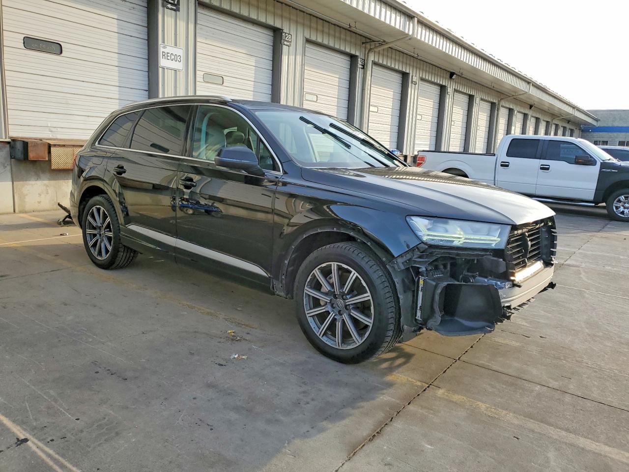 WA1VAAF7XHD030375 · 2017 AUDI Q7 · 4/14