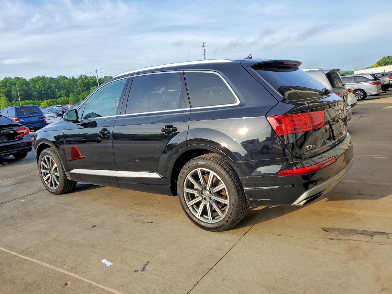 WA1VAAF7XHD030375 · 2017 AUDI Q7 · 2/14