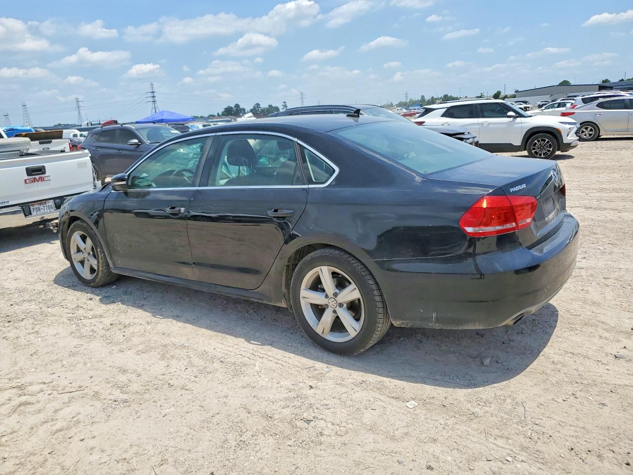 1VWBH7A3XDC025301 · 2013 VOLKSWAGEN PASSAT · 2/12