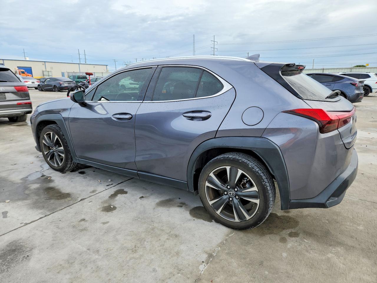 JTHY3JBH8K2017671 · 2019 LEXUS UX · 2/13