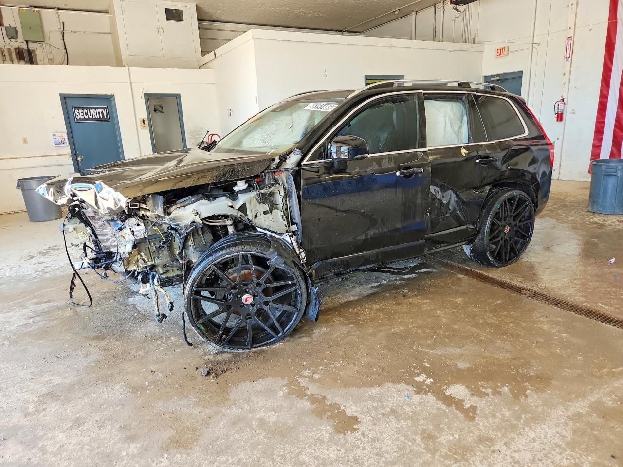YV4102XK0G1080358 · 2016 VOLVO XC90