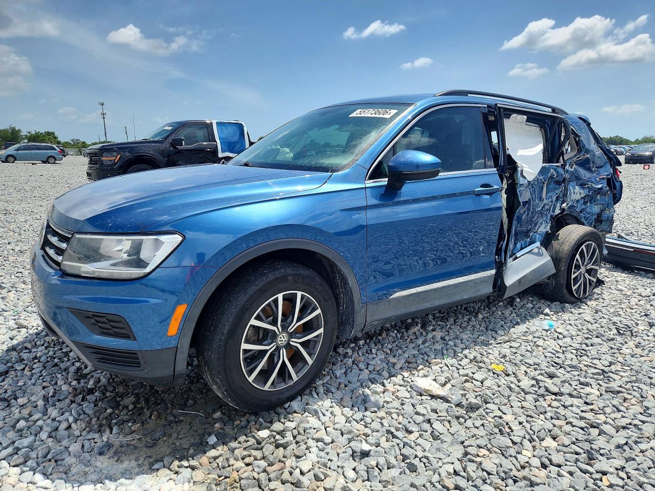 3VV3B7AX8LM115704 · 2020 VOLKSWAGEN TIGUAN