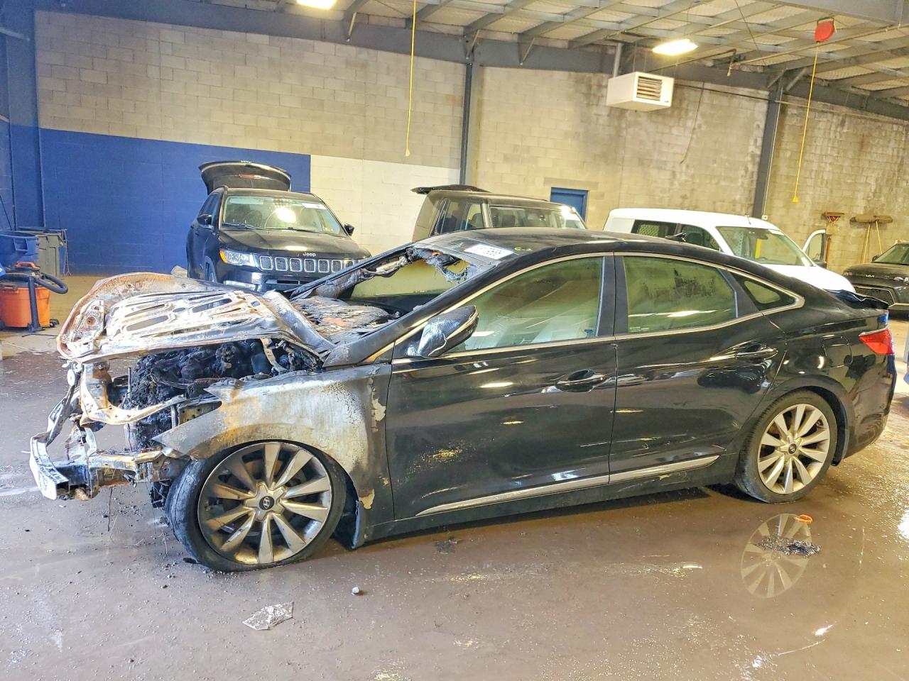 KMHFH4JG8EA361883 · 2014 HYUNDAI AZERA