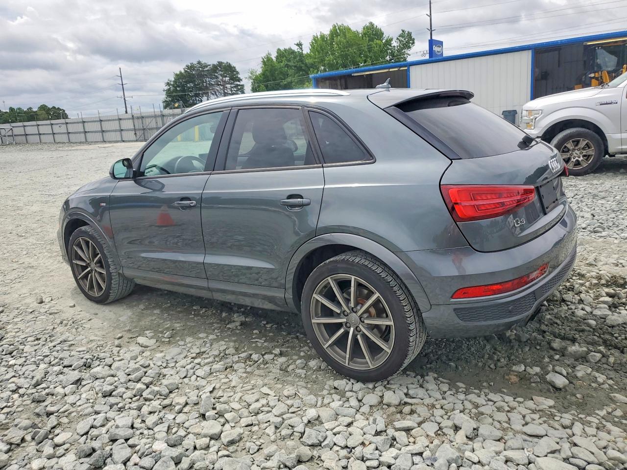 WA1ECCFS9JR025249 · 2018 AUDI Q3 · 2/13