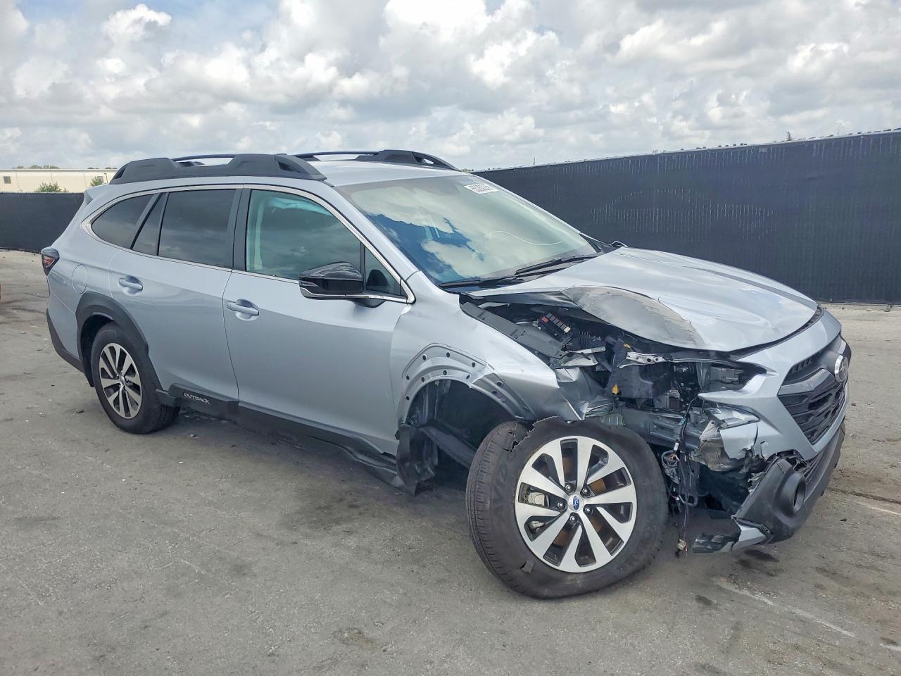 4S4BTADC7S3263853 · 2025 SUBARU OUTBACK · 4/14