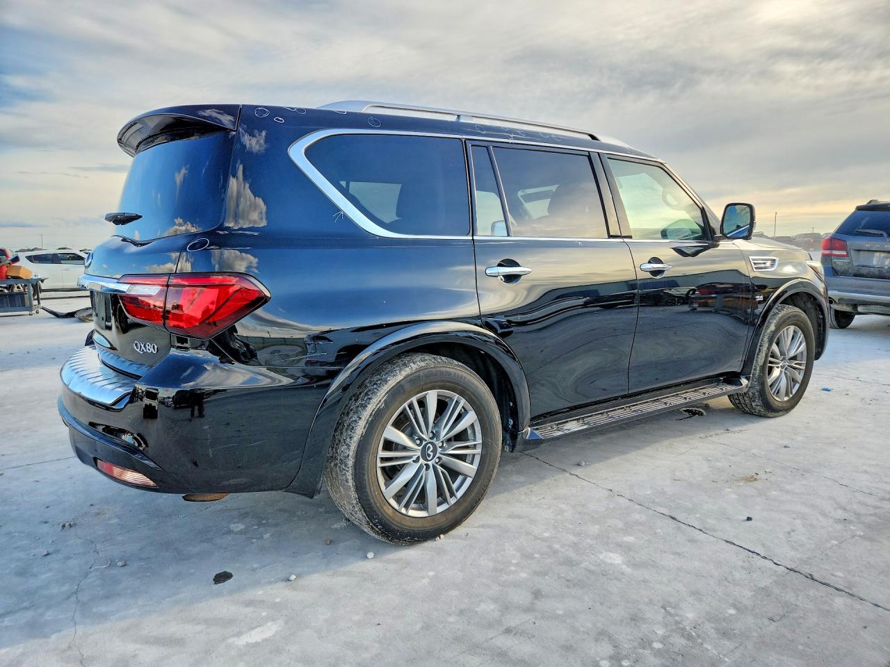 JN8AZ2NE4K9232727 · 2019 INFINITI QX80 · 3/13