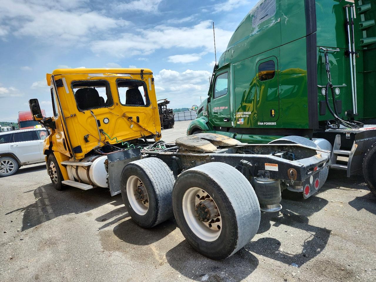 3AKJGEDV3JSJN8557 · 2018 FREIGHTLINER CASCADIA 125 · 3/10