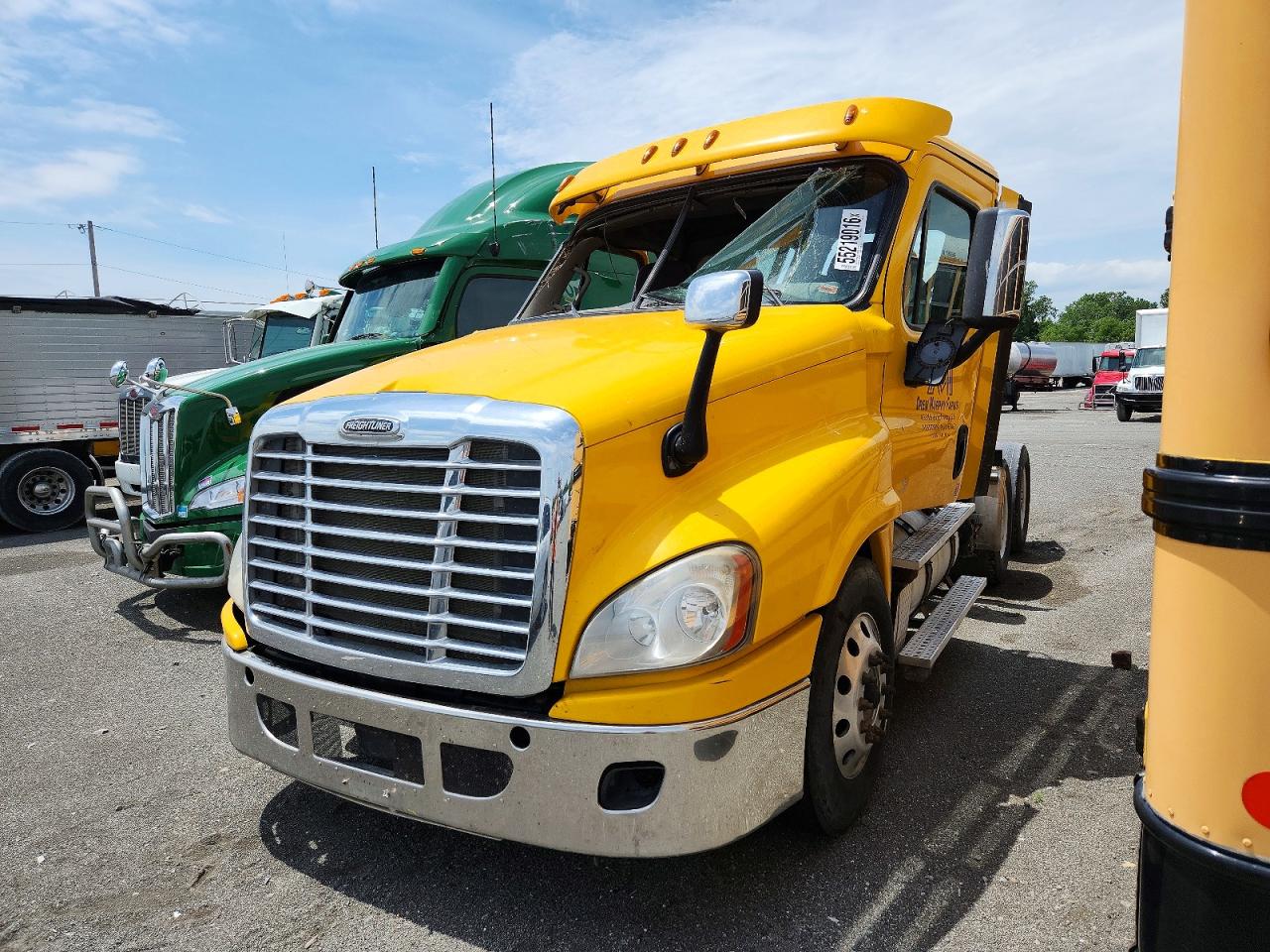 3AKJGEDV3JSJN8557 · 2018 FREIGHTLINER CASCADIA 125 · 2/10