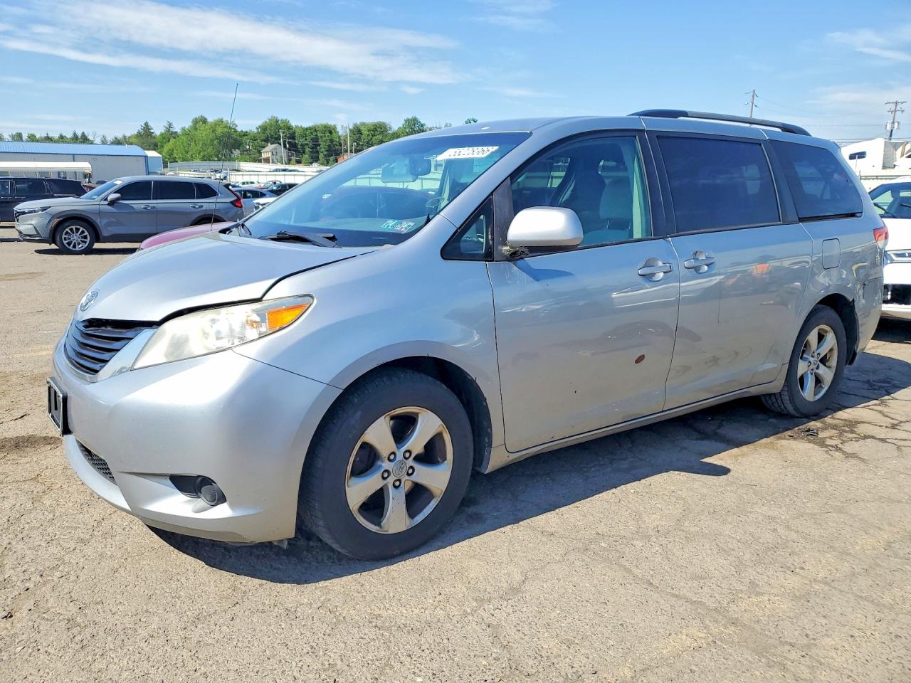 5TDKK3DC4BS046889 · 2011 TOYOTA SIENNA