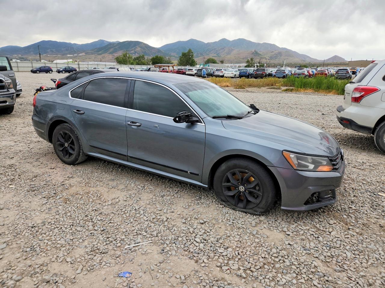 1VWAT7A31GC033530 · 2016 VOLKSWAGEN PASSAT · 4/12