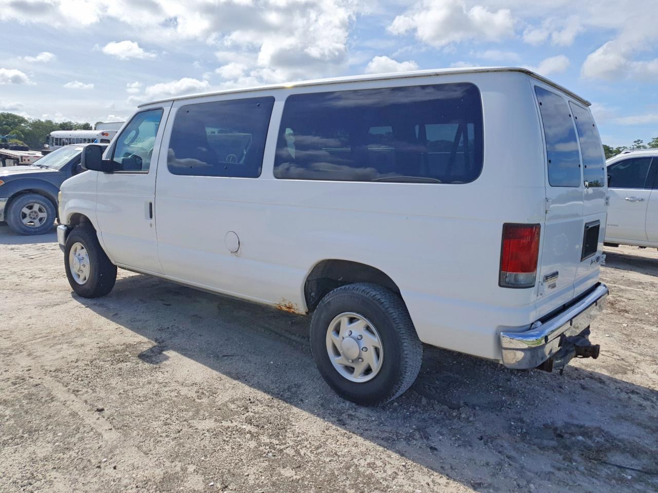 1FBNE3BL7BDB18174 · 2011 FORD ECONOLINE E350 · 2/13
