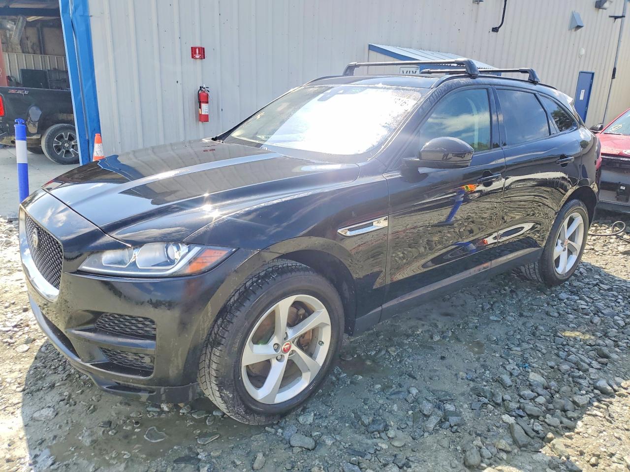 SADCJ2BV7HA058616 · 2017 JAGUAR F-PACE