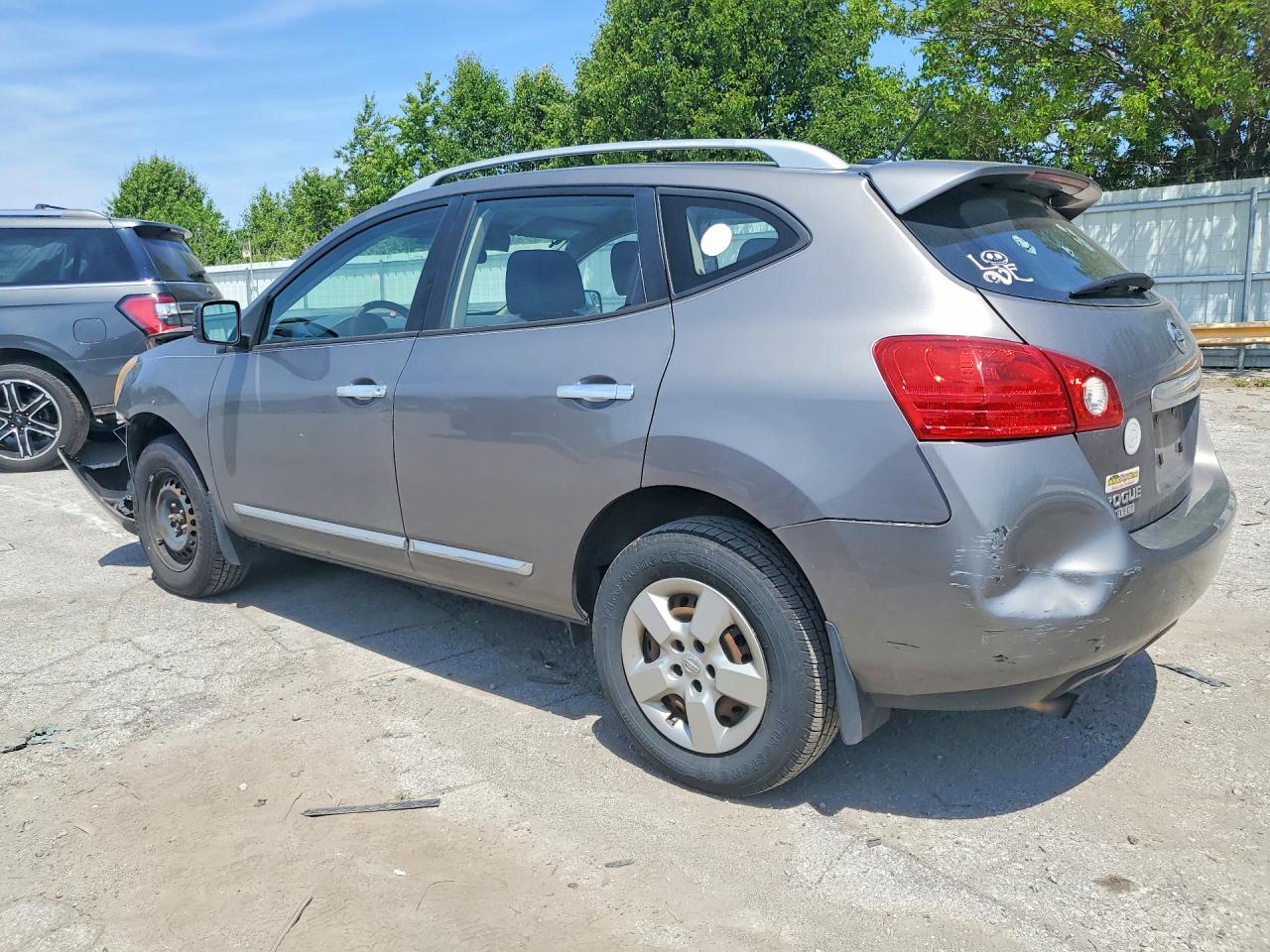 JN8AS5MV0FW755984 · 2015 NISSAN ROGUE SELECT · 2/13