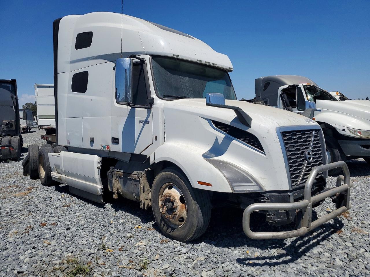 4V4NC9EJ1NN305993 · 2022 VOLVO VN