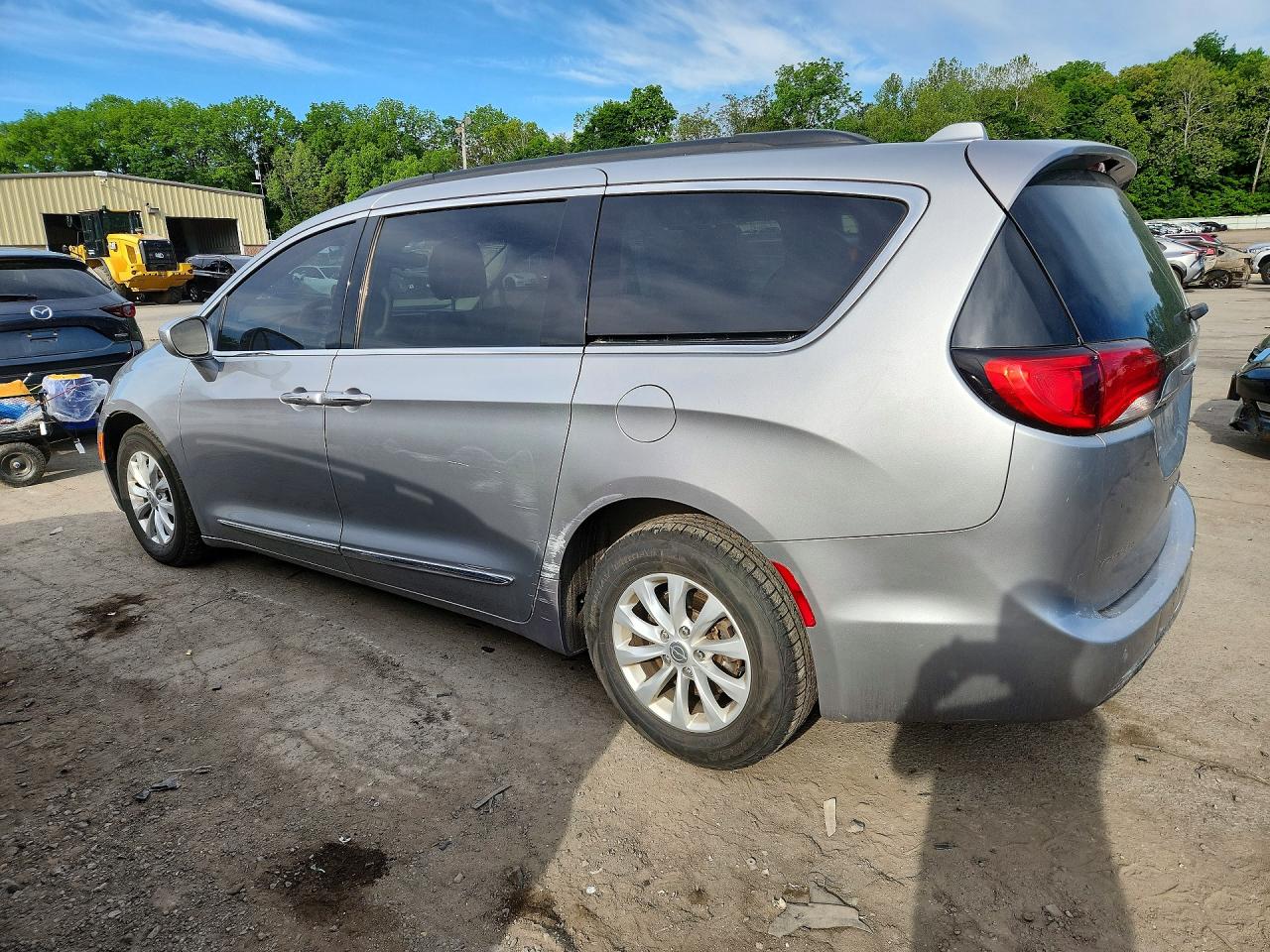 2C4RC1BG4HR788216 · 2017 CHRYSLER PACIFICA · 2/13
